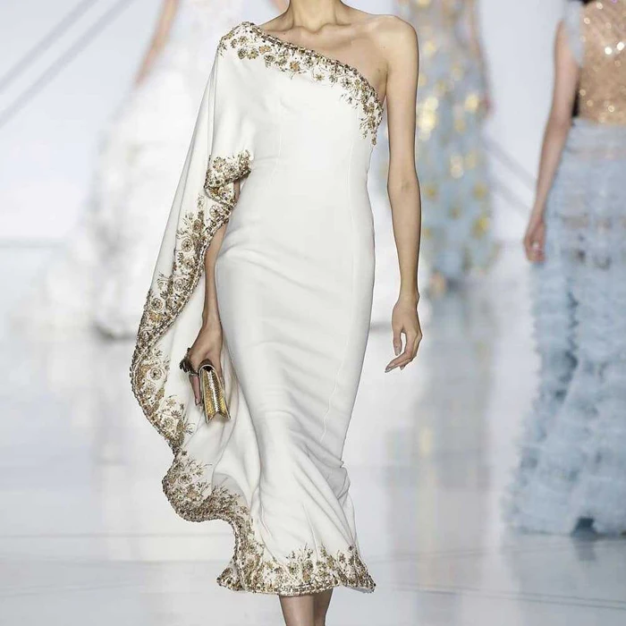 Мода летнее платье женские прекрасно вышитые белый тонкий платье на одно плечо с рукавом «летучая мышь» платье Подиум громкое имя дизайнерское платье S-XL