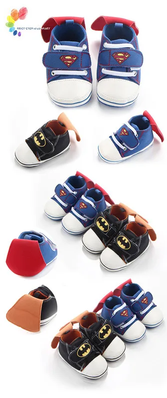 Новейшая модель; для маленьких мальчиков и девочек спортивные туфли без шнуровки крутые Супермен»/«Бэтмен» из мультфильма для новорожденных и малышей Сникеры для малышей из мягкого хлопка для малышей, которые делают первые шаги; обувь для детей