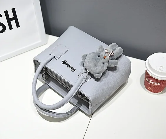 Beste Yuhua, 2019 nieuwe vrouwen handtassen, eenvoudige mode flap, beer ornamenten vrouw tas, koreaanse versie schoudertas.