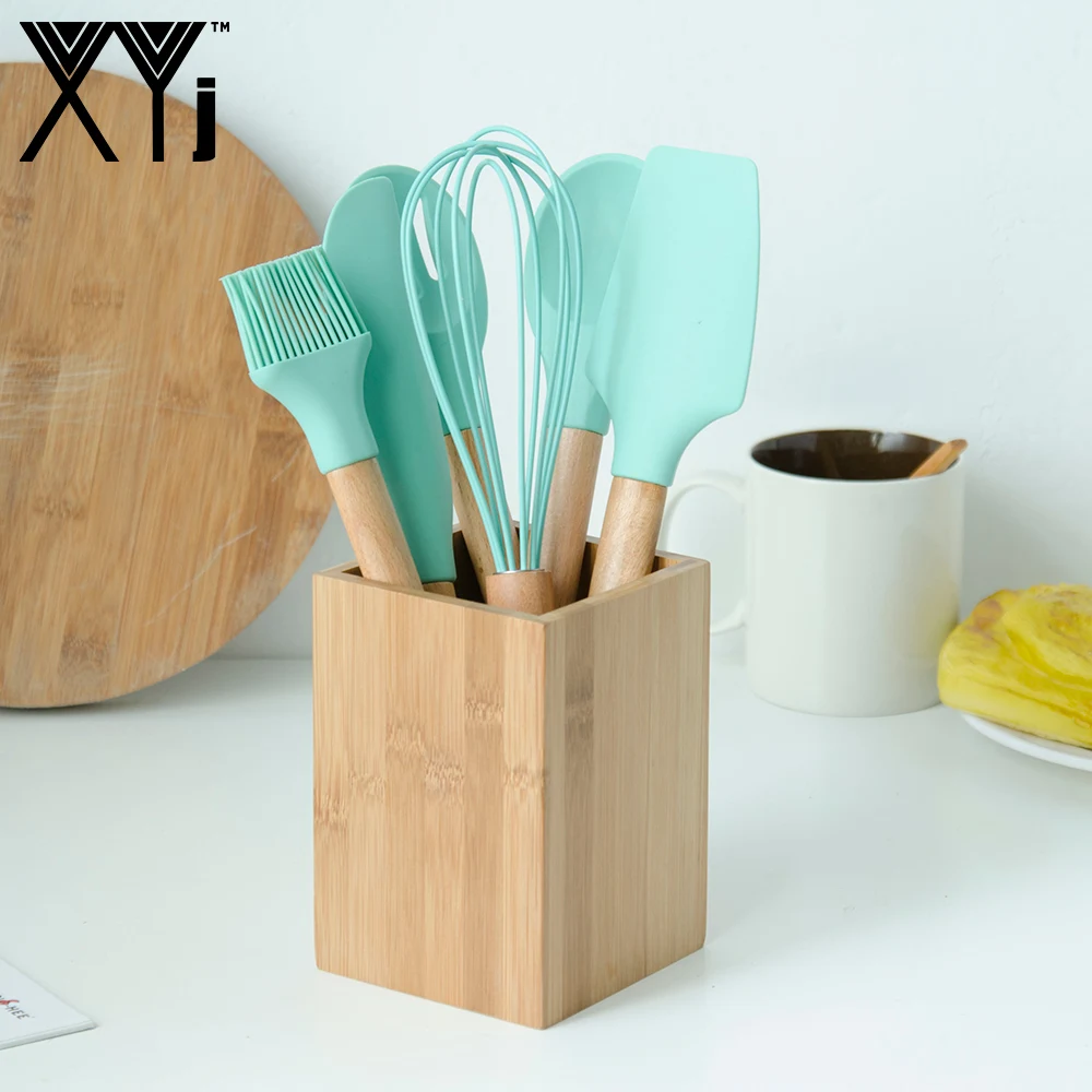 

XYj Green Silicone Baking Kitchenware Cooking Set Spoon Colander Spatula Oil Brush Baking Scraper Egg Beater Kitchen Tools