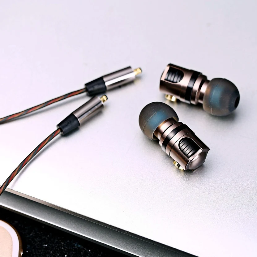 X46M Waterproof Metal In Ear Headphone with Mic