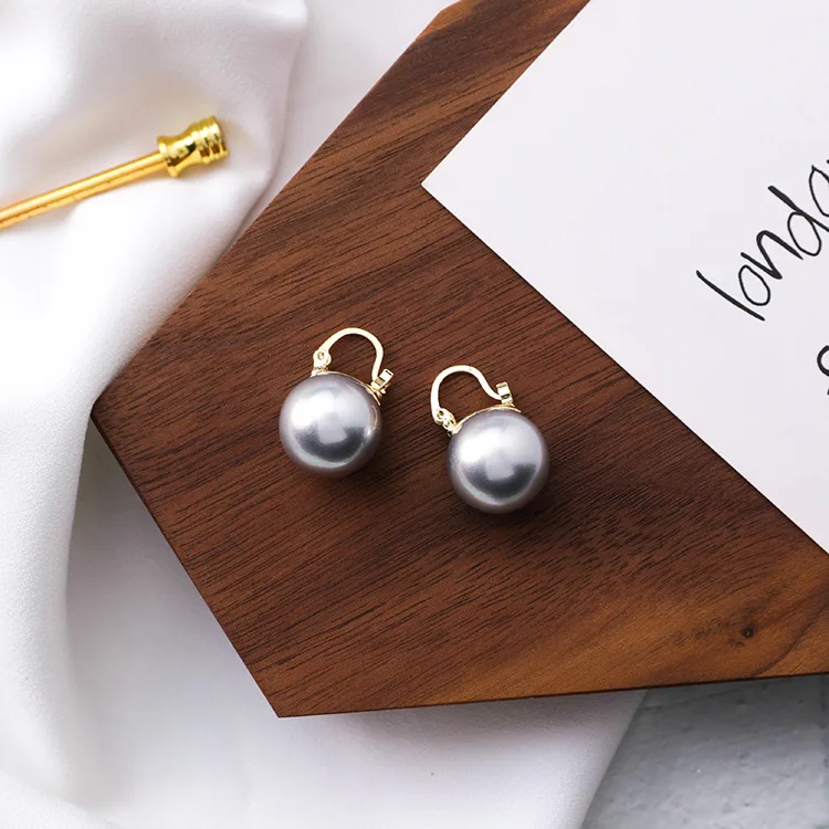 Must Have новые минималистичные Белые Серые маленькие жемчужные серьги-кольца для женщин, винтажные популярные мини жемчужные серьги-шарики - Окраска металла: Gray