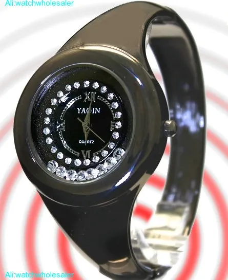 Black Dial Gunmetal Band Round Gunmetal Tone Watchcase Women Bangle Watch FW678B