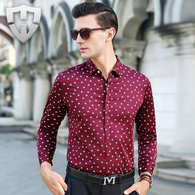 camisa roja con lunares blancos