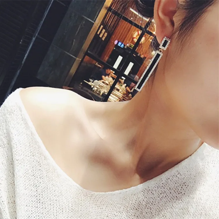 

2019 New trend temperament long shiny jewelry Crystal from Swarovski 925 silver needle retrod earrings Fit Women and female