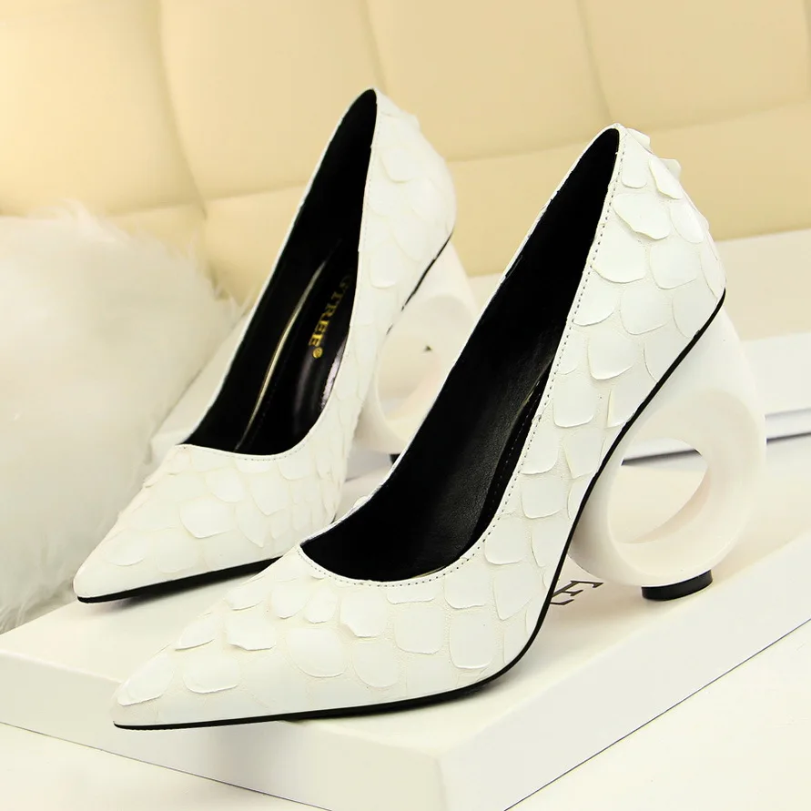 

2018 fashion sexy high heels hollow with high-heeled shallow mouth thin pointed serpentine shoes