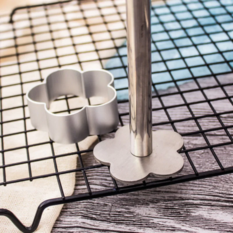 

Silver Cake 5.1*5.1*11.6cm Mold 10pcs Plum Blossom Shape Pineapple Biscuit Cutter Bread Press
