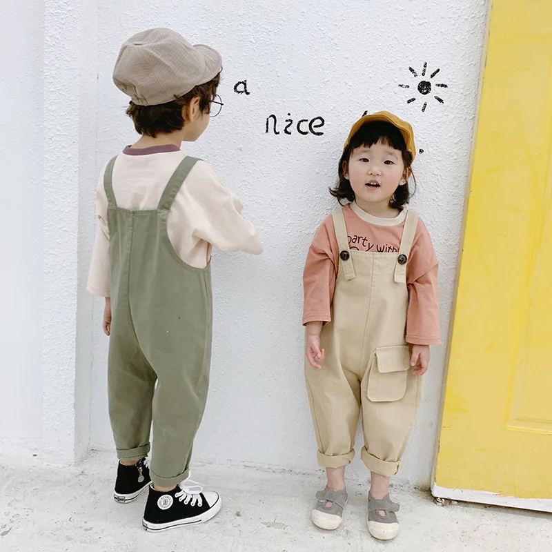 Coreano das Crianças para Meninas de Moda Meninos da Criança Jumpsuit Ocasional Macacão Bolso Grande Calças 2 3 4 5 6 7 Anos Crianças Macacões Novo 17 Mamãe e Bebê