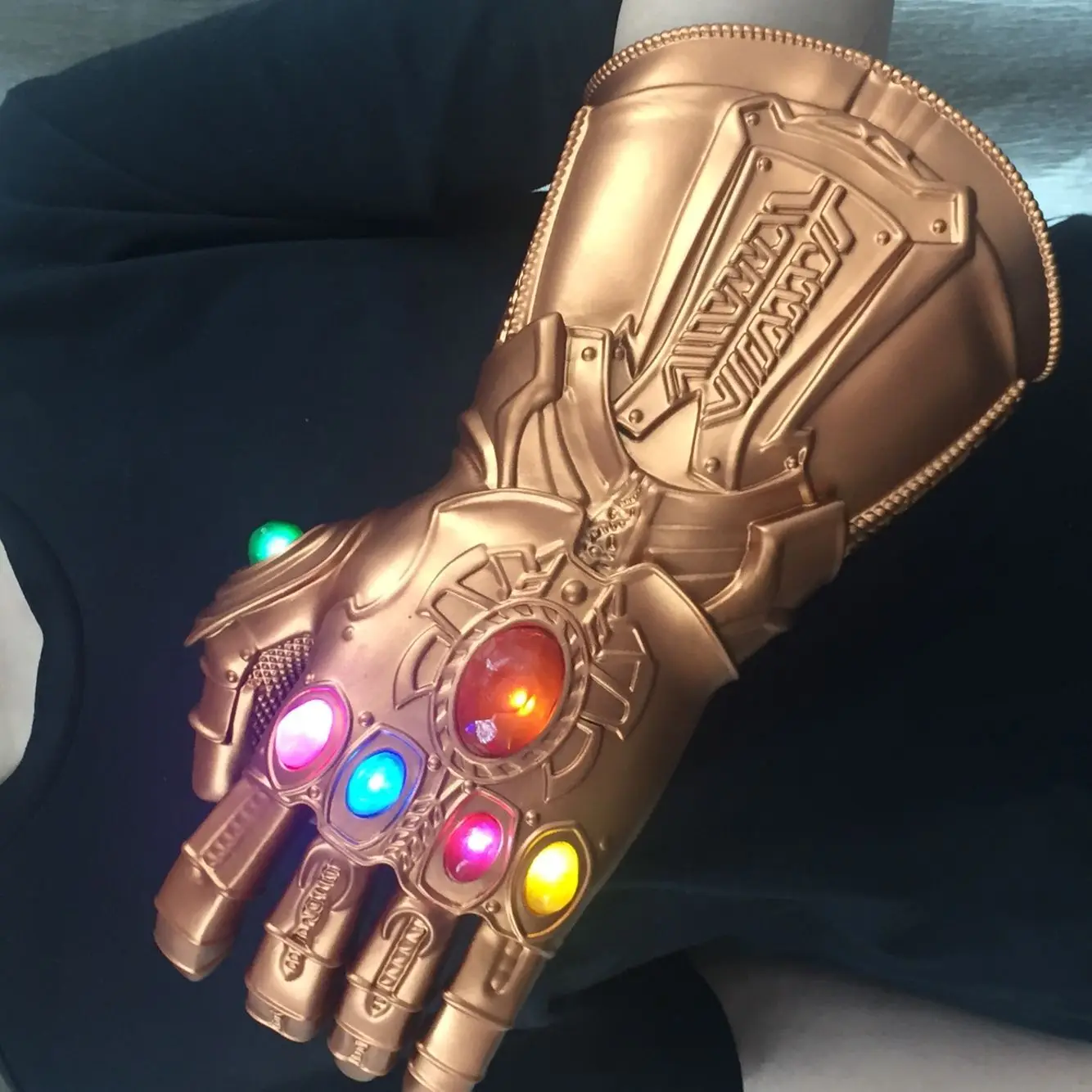 Endgame Thanos Infinity Gauntlet костюмы для косплея Бесконечность камни светодиодный перчатка с крагами светодиодный светильник