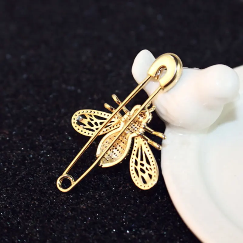 Luxury Brand Full Crystal Gold Bee Brooches For Woman Shiny Hollow Bees Brooch Pin For Coat Scraf Fine Jewelry