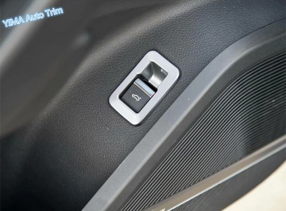 

Lapetus Rear Trunk Tailgate Door Switches Button Frame Cover Trim 2 Pcs For Audi Q5 2018 2019 Matte / Carbon Fiber Look Interior