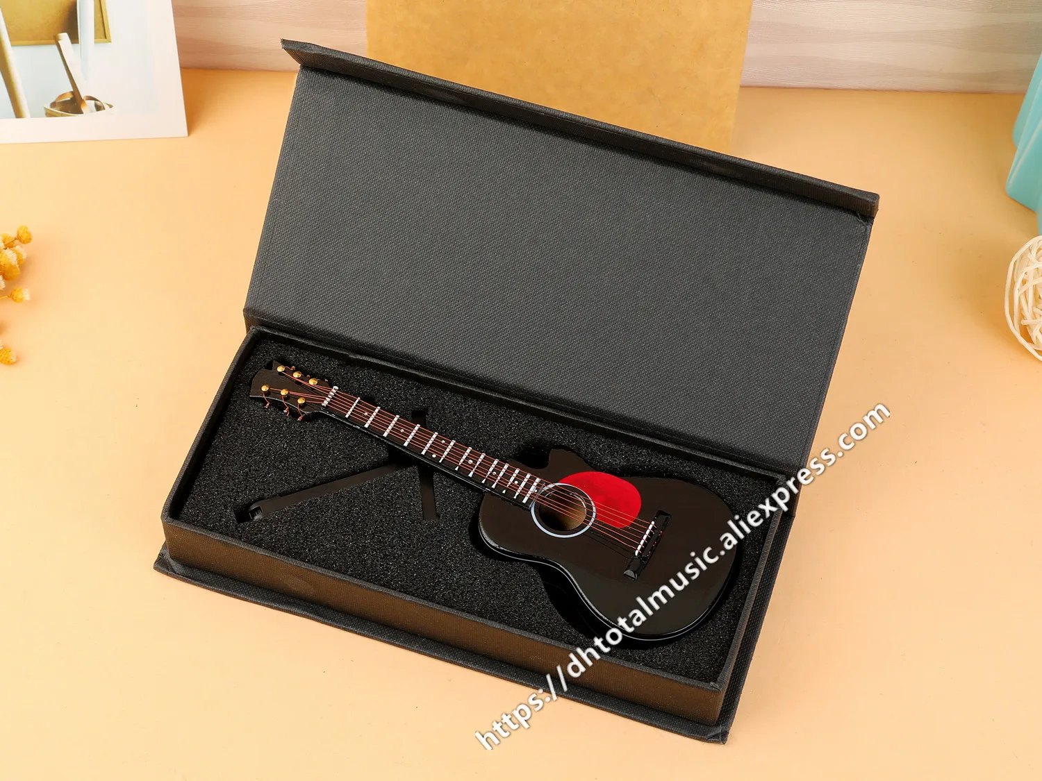 Миниатюрная гитара модель акустическая электрогитара модель деревянные маленькие музыкальный мини-инструмент Модель Коллекция