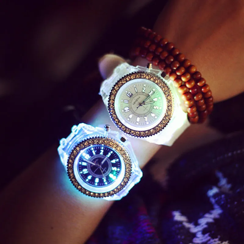 Мода Женева Световой Смотреть Красочные LED Подсветка Кристалл Кварцевые часы