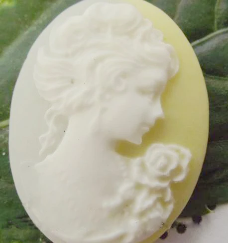 

Free ship!!! 100pcs/lot Vintage resin Cameos Lady Portrait Cabochons Cameos white on Gradient 18*25mm