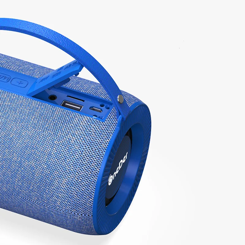 Portable wireless Bluetooth speaker outdoor multi-functional Bluetooth speaker FM stereo bass effect Bluetooth speaker TF card