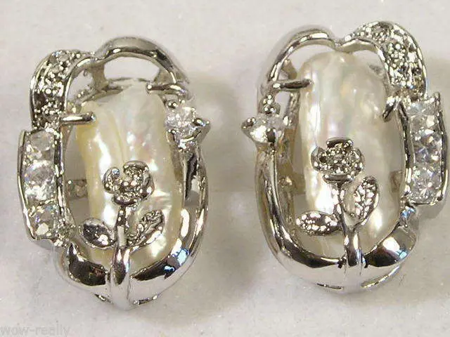 

-hotBeautiful cultured white biwa pearl Silver stud earrings A0422