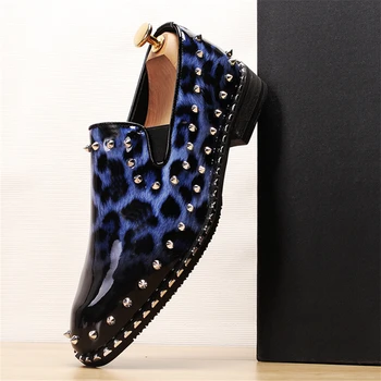 

Eur style Fashion Men shoes Patent Leather Rivet Casual Slip-On Flats Youth popular shoes Spring Summer Male Loafers 033