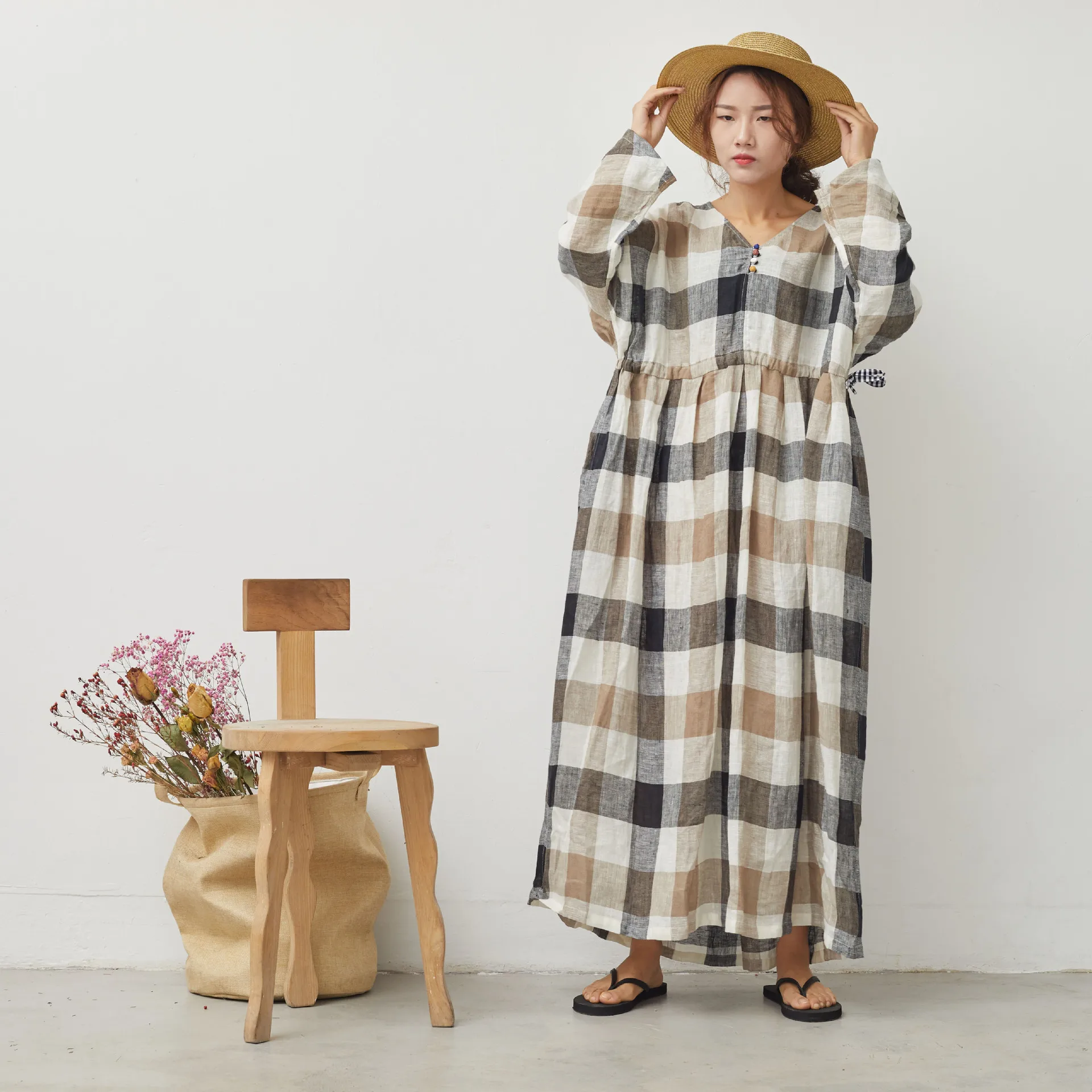 

2019 Spring Heavy pound Coarse feeling 100% Flax Big black and white plaid V collar Waist rope pulling Loose dress women D008