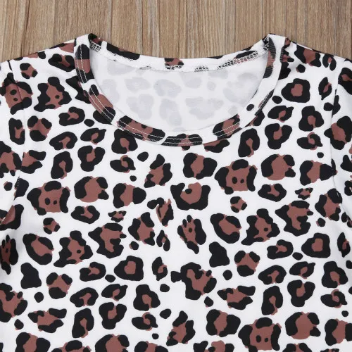 Лидер продаж года, одежда для маленьких девочек в британском стиле летняя модная футболка с леопардовым принтом топы+ однотонные штаны с поясом