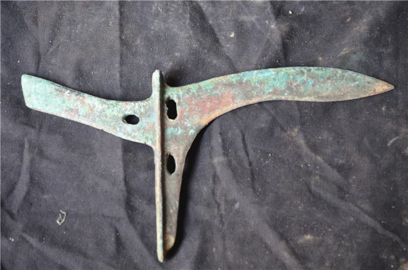 

Chinese old bronze ornaments Ancient weapons