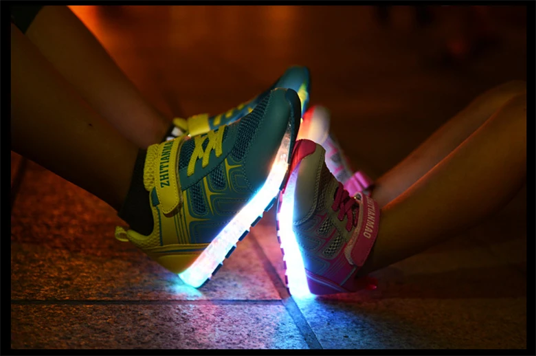 Новое поступление; детская повседневная обувь; светодиодный яркий свет; дышащие кроссовки для мальчиков и девочек; Зарядка через usb; модная детская обувь на плоской подошве; 02B