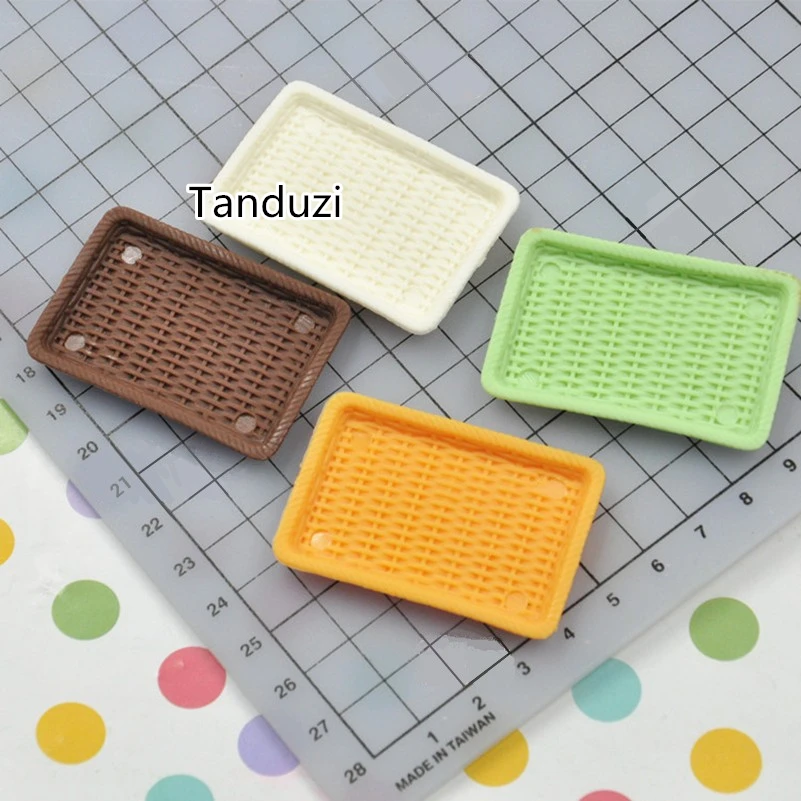 

Tanduzi 20PCS Plastic Cane Basket Miniature Serving Plate Dish Dessert Tray Tableware Dollhouse Miniature Kitchen Home Decor
