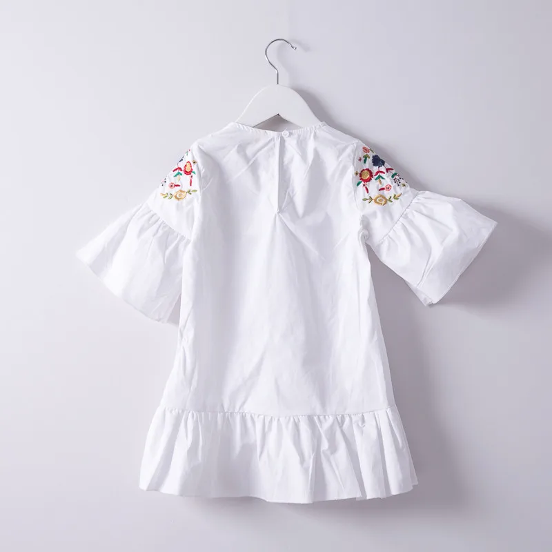 Летнее яркое платье с цветочной вышивкой и вырезом лодочкой; детское платье с рукавами-фонариками; повседневные платья для маленьких девочек