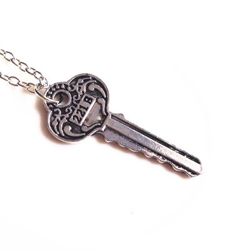 Шерлок Холмс 221B Baker Street Key Ожерелье старинное античное серебро и бронза кулон для мужчин и женщин фильм ювелирные изделия оптом - Окраска металла: A Silver