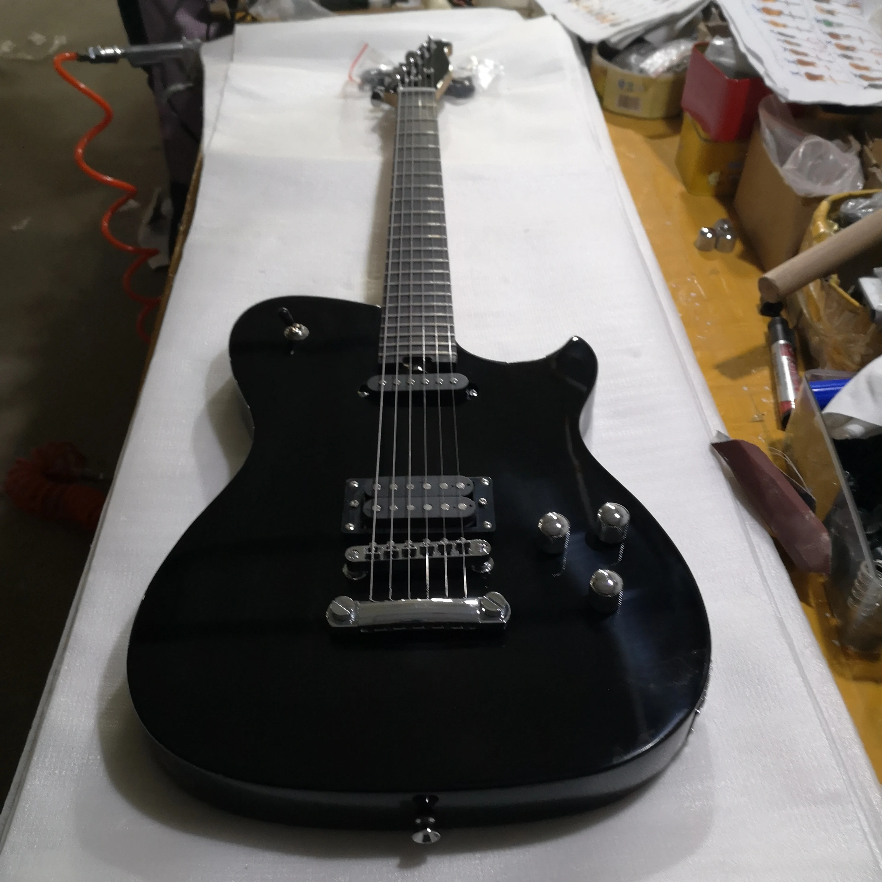 

Factory high quality GYHP-002 new popular style luxury black color solid body rosewood fretboard Electric Guitar, Free shipping