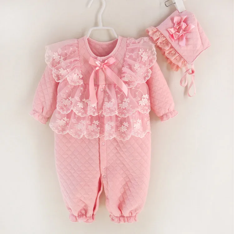 Одежда для новорожденных девочек; воздушный хлопковый зимний утепленный комбинезон; комбинезон принцессы с кружевом; комплект одежды для маленьких девочек; комбинезон+ шапочка - Цвет: Розовый
