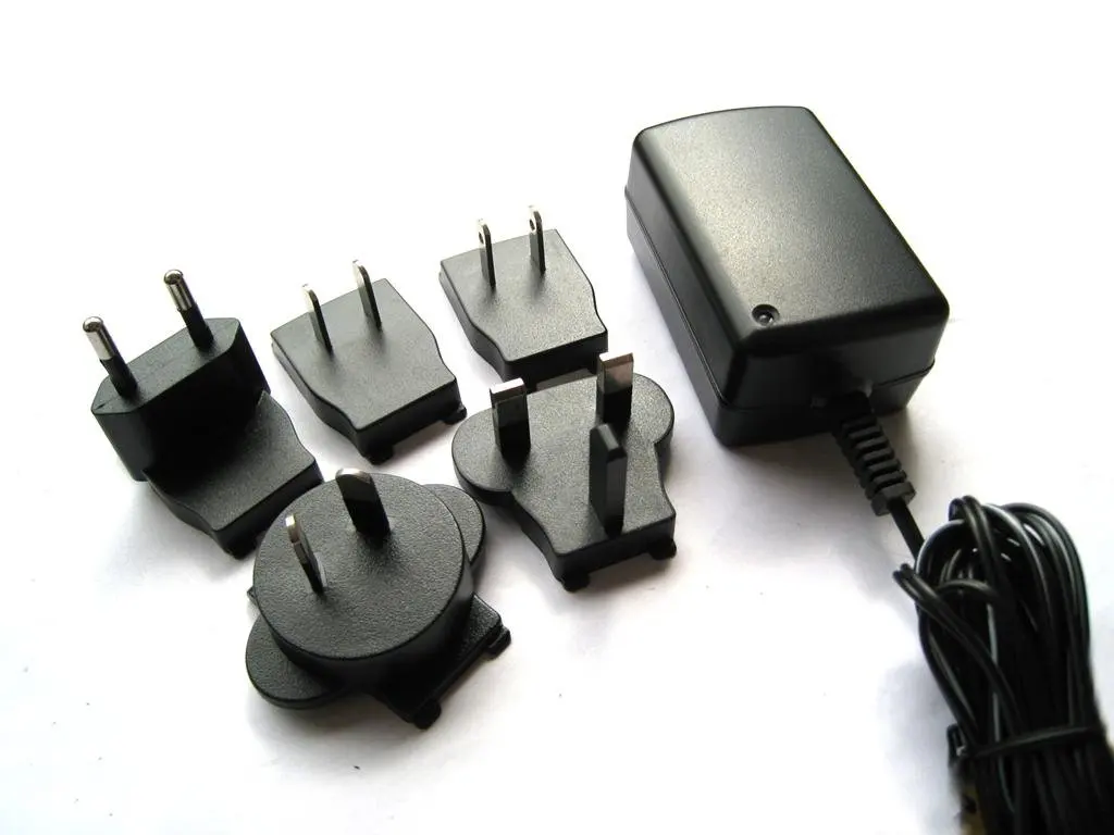 Battery Charger with interchangeable plugsin Switching Power Supply