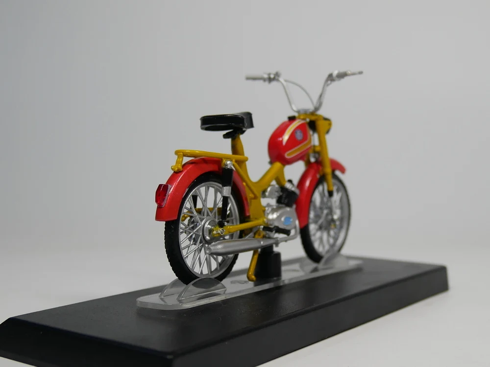 Автоматическая модель Inn 1:18 для мотоцикла OMER MON AMI 3V| |