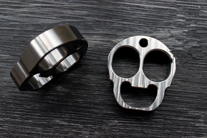 

Titanium Skeleton Thick Edition EDC Self-defense Buckle Corkscrew EDC Multi Tools Broken Window Bottle Opener
