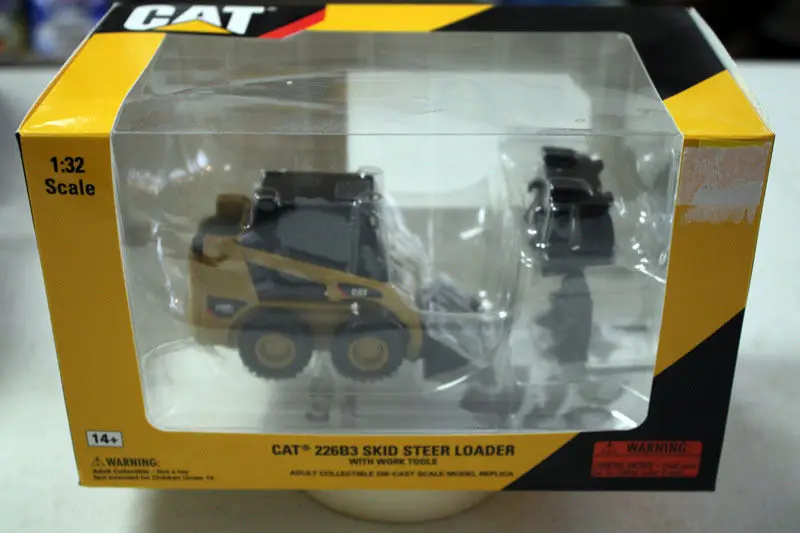 Мини погрузчик Norscot 1/32 Caterpillar Cat 226B3 W/ Tools 55268 MIB/Новый|skid loader|caterpillar catcat loader |