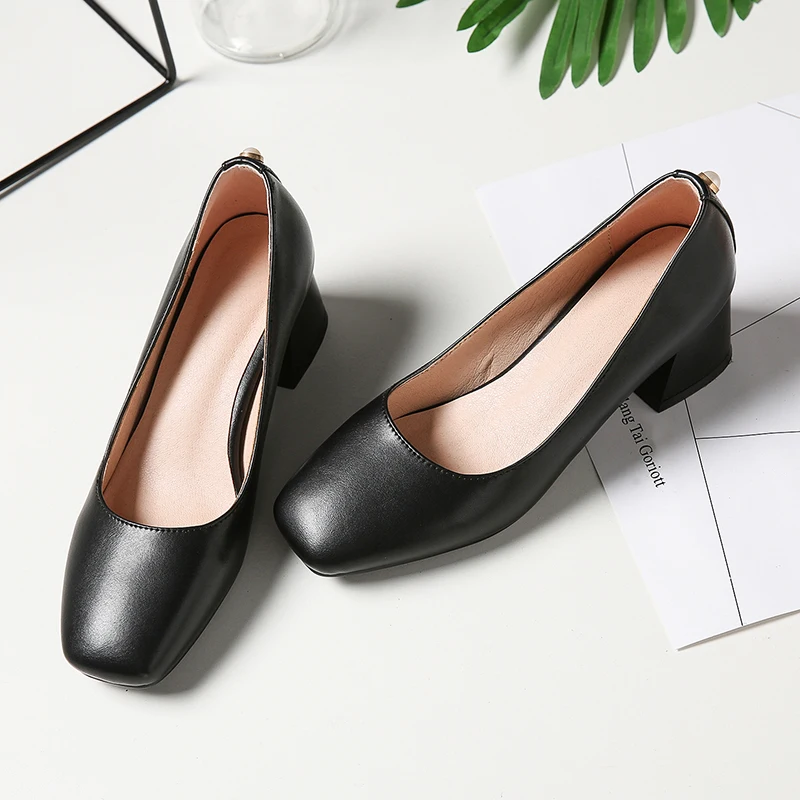 ZawsThia/ г. Новые весенние офисные туфли-лодочки на Высоком толстом каблуке из PU искусственной кожи женская обувь с украшением из жемчуга сзади, большой размер 42, 43, 44