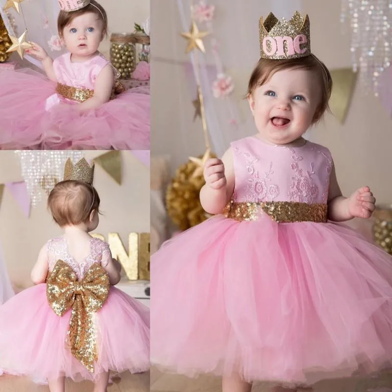 

Cute Pink Baby Birthday Party Gowns with Sequined Bow v-Back Tulle Flower Girl Dress Knee Length Designed For Special Occasion