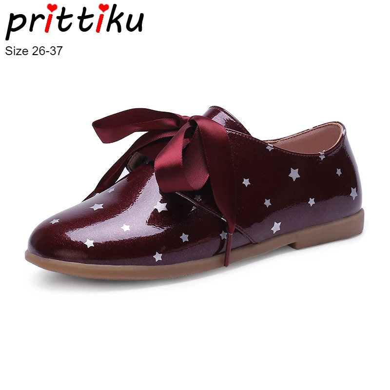 baratas Outono de 2018 Meninas Fita Lace Up Oxford de Couro Brilhante Criança Little Big Kid Bolinha Flats Escola Uniforme as crianças Se Vestem Sapatos
