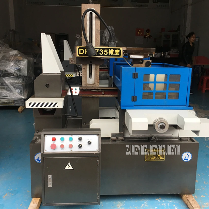 

DK7735 Professional Wire Cutting Machine EDM Wire Cutting Machine Tool CNC Wire Cutting Machine 220V 1000W 0.1-0.2mm 11.5m/s