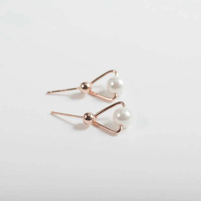 

Ruifan Triangle Shape Pearl Earrings for Women Rose/White Gold 925 Silver Stud Earrings with Pearls Engagement Jewelry YEA176