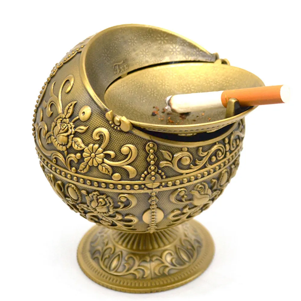 Creative Alloy Round Ball Ashtray Europe Style Car Ashtray with Lid