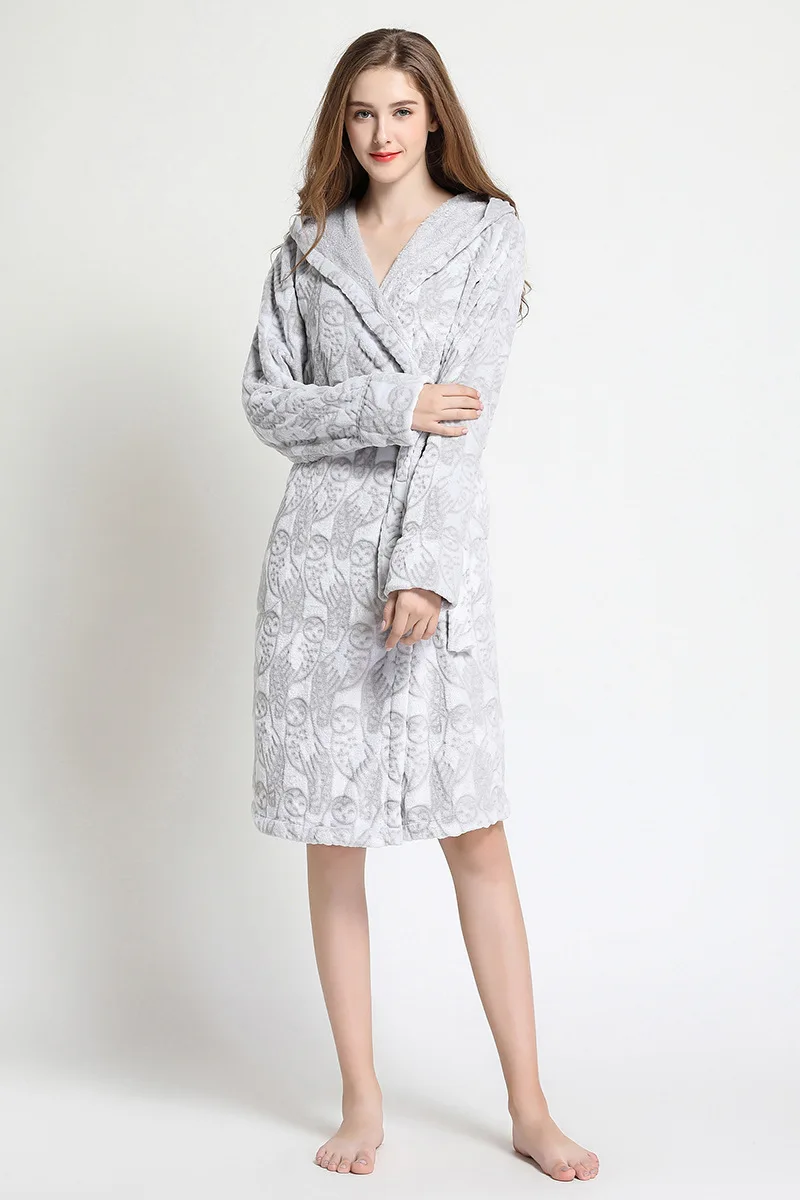 Купальные халаты с капюшоном для женщин, большие размеры, утолщенный фланелевый Халат, зимняя ночная рубашка с длинным рукавом, теплая Домашняя одежда, женский халат - Цвет: bathrobe women