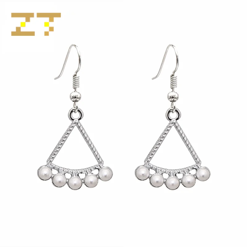 

2019 Hot Sale Exquisite Small Hollow Geometric Triangle Sector Statement Pearl Drop Earrings for Women Jewelry Brincos Oorbellen