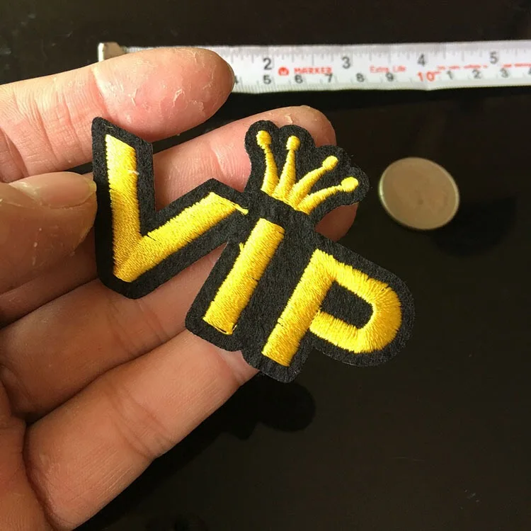 10 шт./лот с золотой короной вышитые патчи железной надписью VIP вышивка патч для