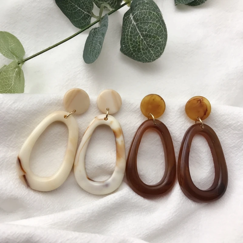 

Free Shipping New Design Ivory Brown Resin Cute Lightweight Earring