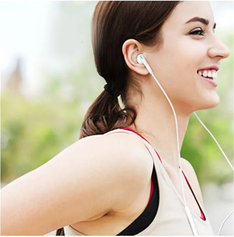 with Mic supper bass Earphone in-Ear type Earphones For Xiaomi SAMSUNG GALAXY S3 S4 Note3 Note 2 S7 N7100 mp3