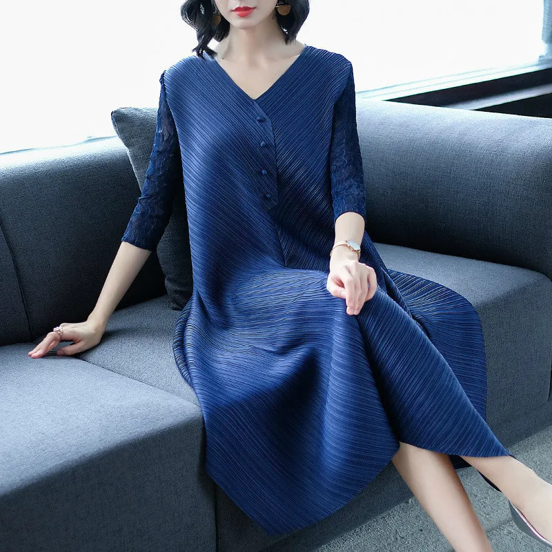 

LANMREM 2019 New Summer Fashion Women Clothes Pleated Thin Styles Three Quarter V-neck Loose Dresses Female WF86717