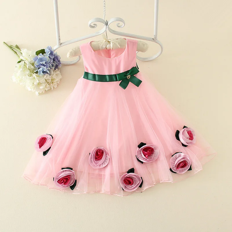 платье с цветами для девочки. платье в цветочек для девочки. платье с цветами для девочки. украшение детскому платью. детское платье с бусинами.