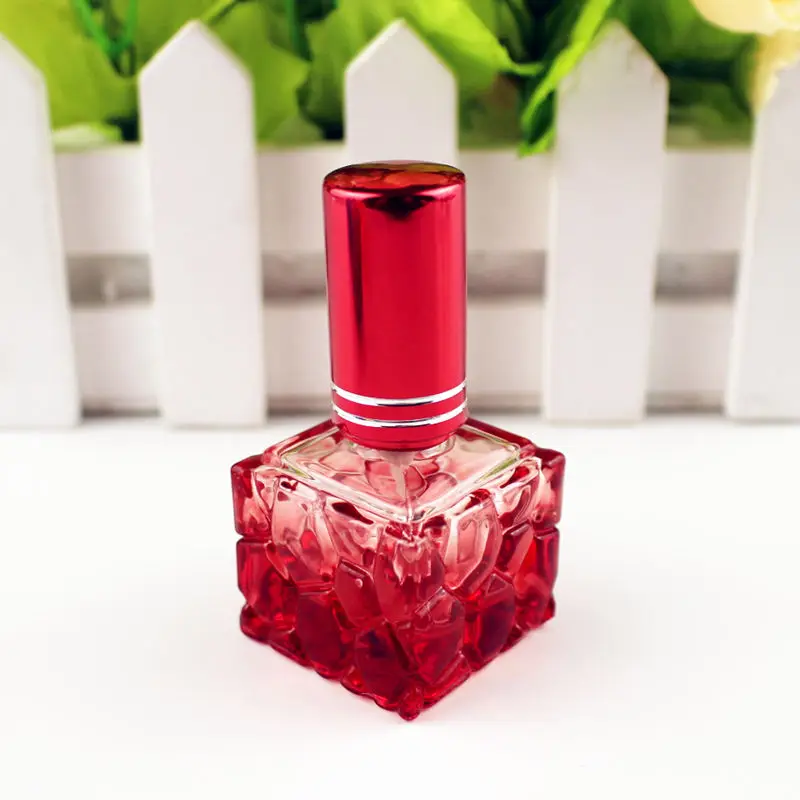 1 шт цветной квадратный стеклянный флакон для духов 10 мл небольшой образец портативный распылитель ароматов многоразового использования косметический флакон-спрей - Цвет: Красный