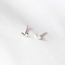 LWONG 925 пробы серебряные крошечные блестящие серьги-гвоздики в форме сердца Простые маленькие серьги для женщин Мини минималистичные серьги-гвоздики