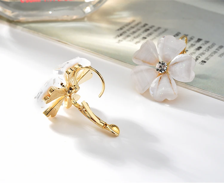 gold-color-crystal-flower-stud-earrings_08